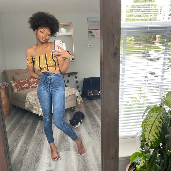 Mellow Yellow Off Shoulder Croptop - Picture 8 of 9